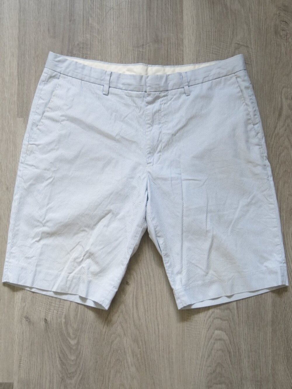 Uniqlo White Blue Stripe Cotton Classic Casual Short - Size Large